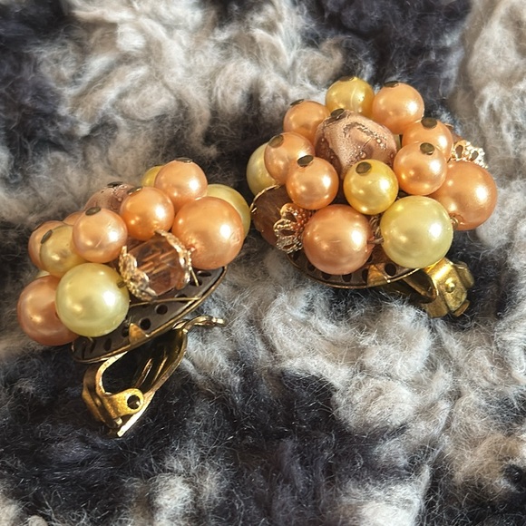 VINTAGE Beaded clip ons - Picture 4 of 4